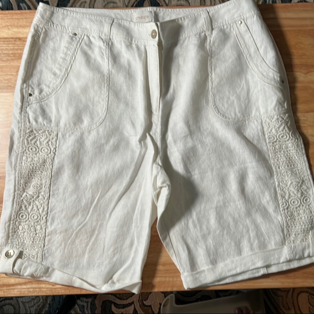 Chico's White Bermuda Shorts Classic Relaxed Fit-Plus Size